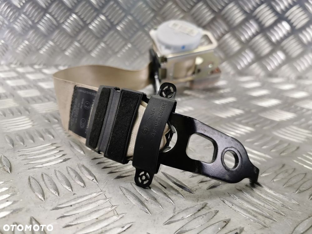 VW TOUAREG 7P 10-18R PAS BEZPIECZENSTWA SRODKOWY TYL BEZOWY JASNY 7P0857807 - 3