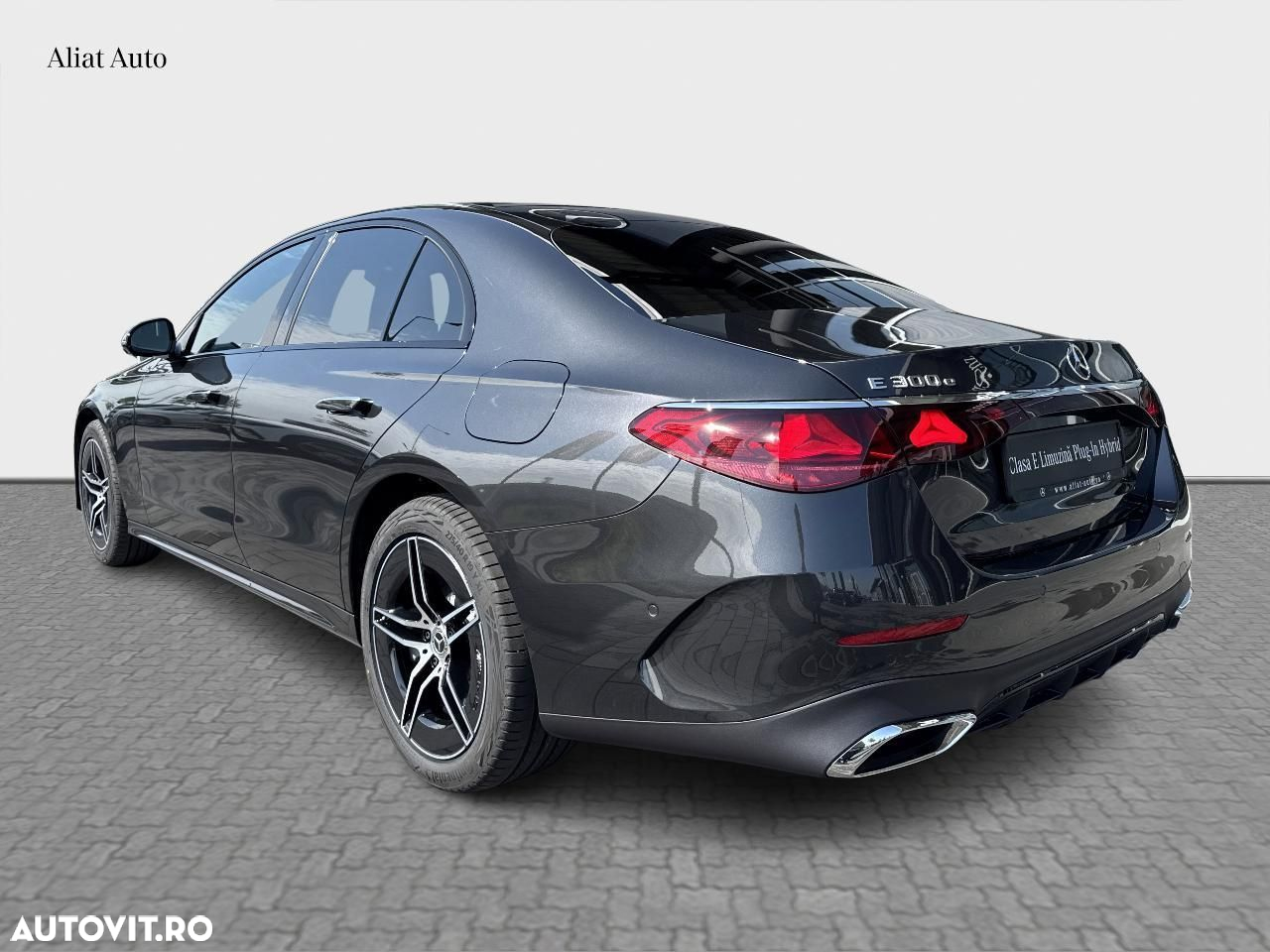 Mercedes-Benz E 300 4MATIC Aut. - 4