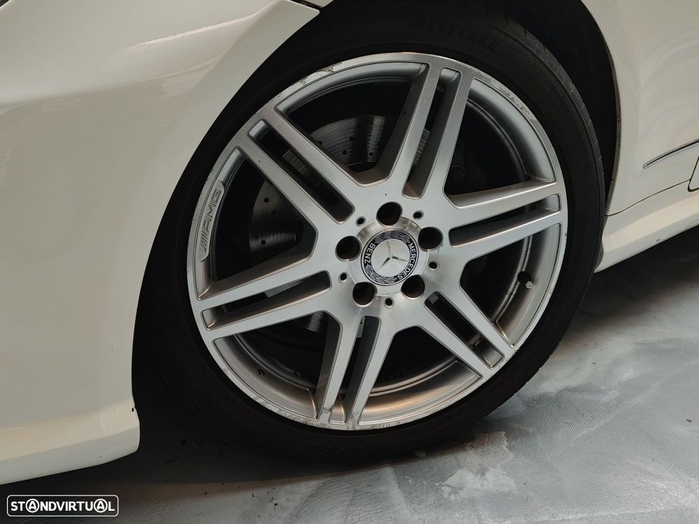 Mercedes-Benz E 250 CGi Classic BlueEfficiency - 24