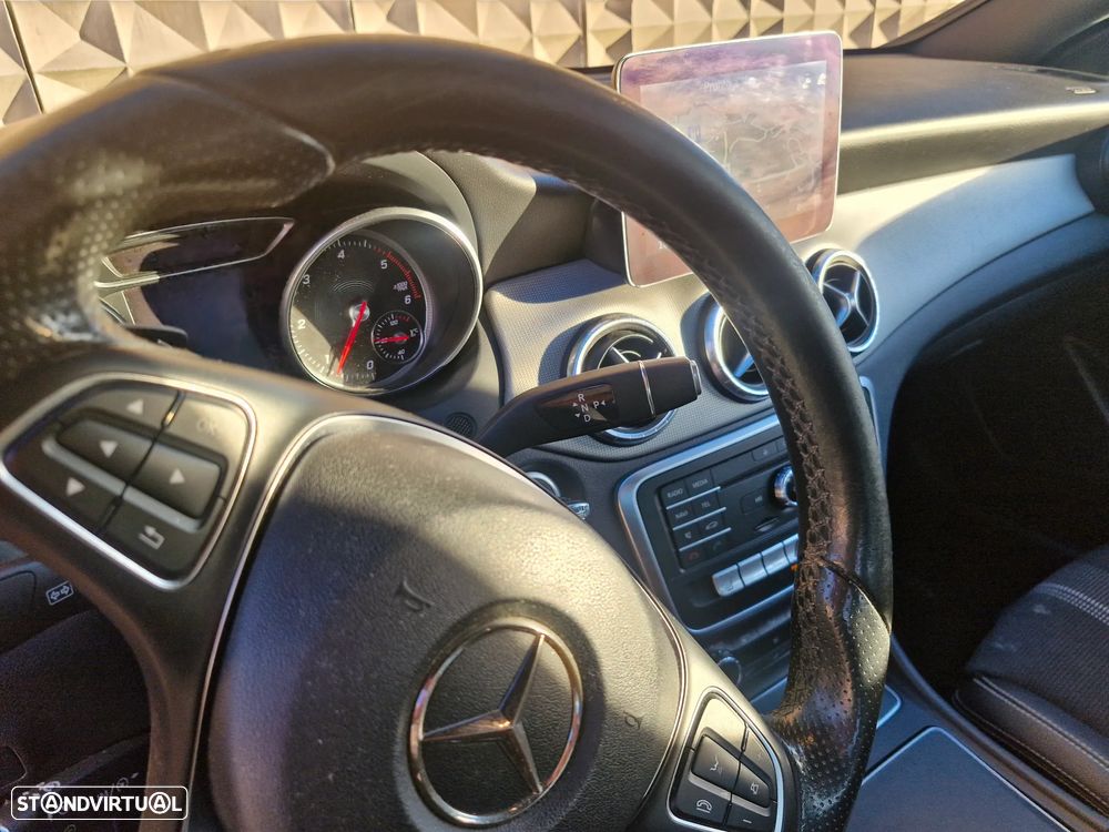 Mercedes-Benz CLA 220 CDI 7G-DCT Urban - 10