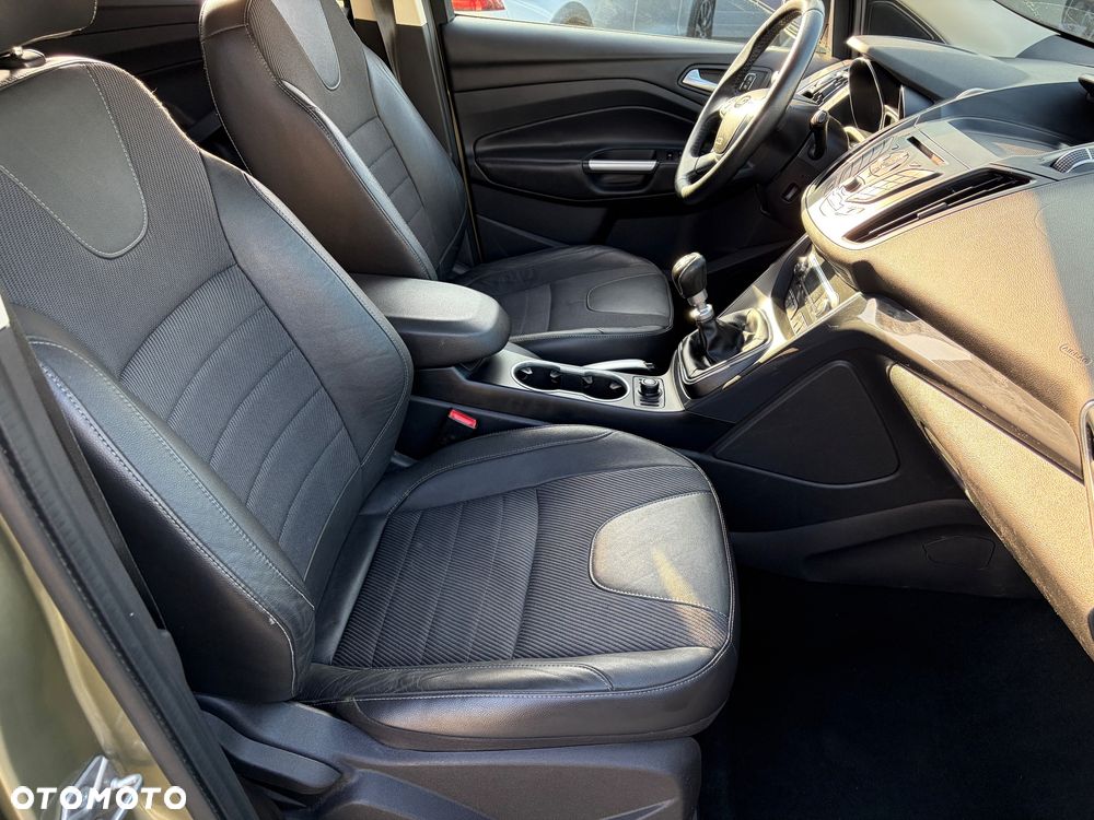 Ford Kuga 2.0 TDCi 2x4 Titanium - 10