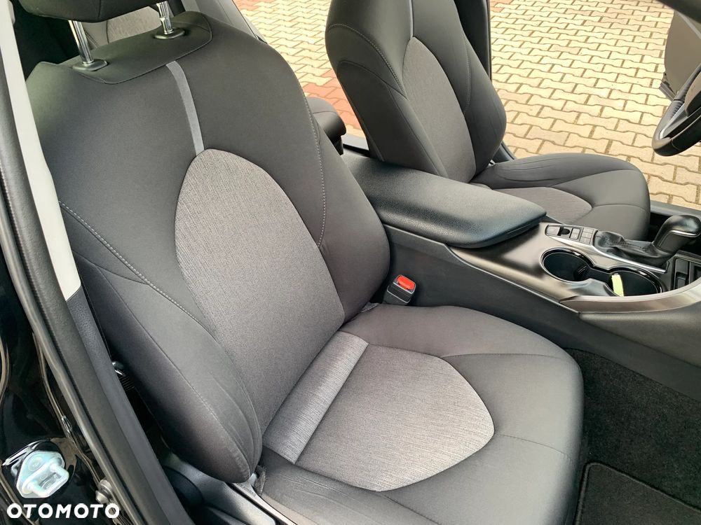 Toyota Camry 2.5 Hybrid Comfort CVT - 23