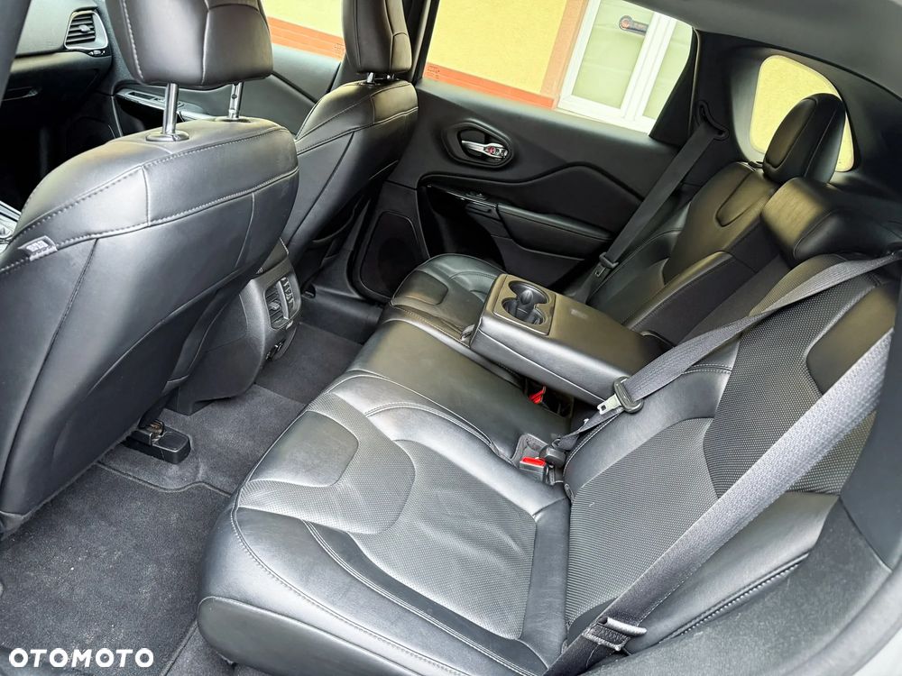 Jeep Cherokee - 27