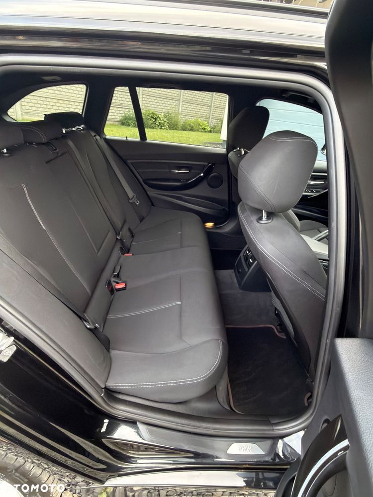 BMW Seria 3 330d xDrive Sport Line EU6 - 12