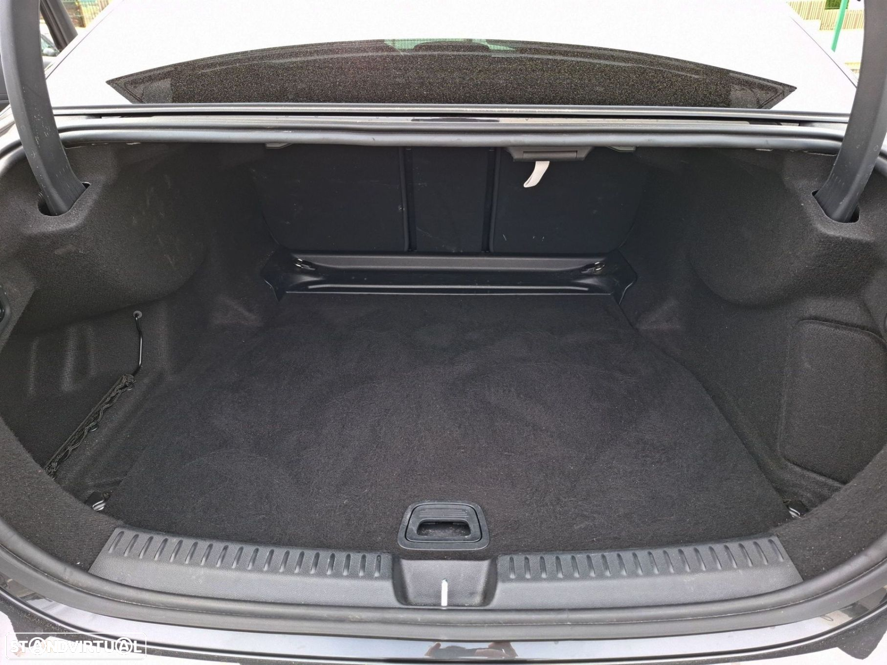 Mercedes-Benz E 220 d Avantgarde - 26
