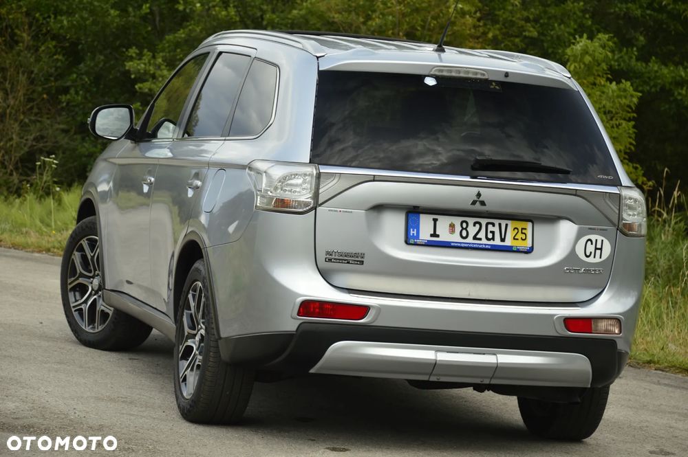 Mitsubishi Outlander 2.0 Intense + Navi 4WD CVT - 18