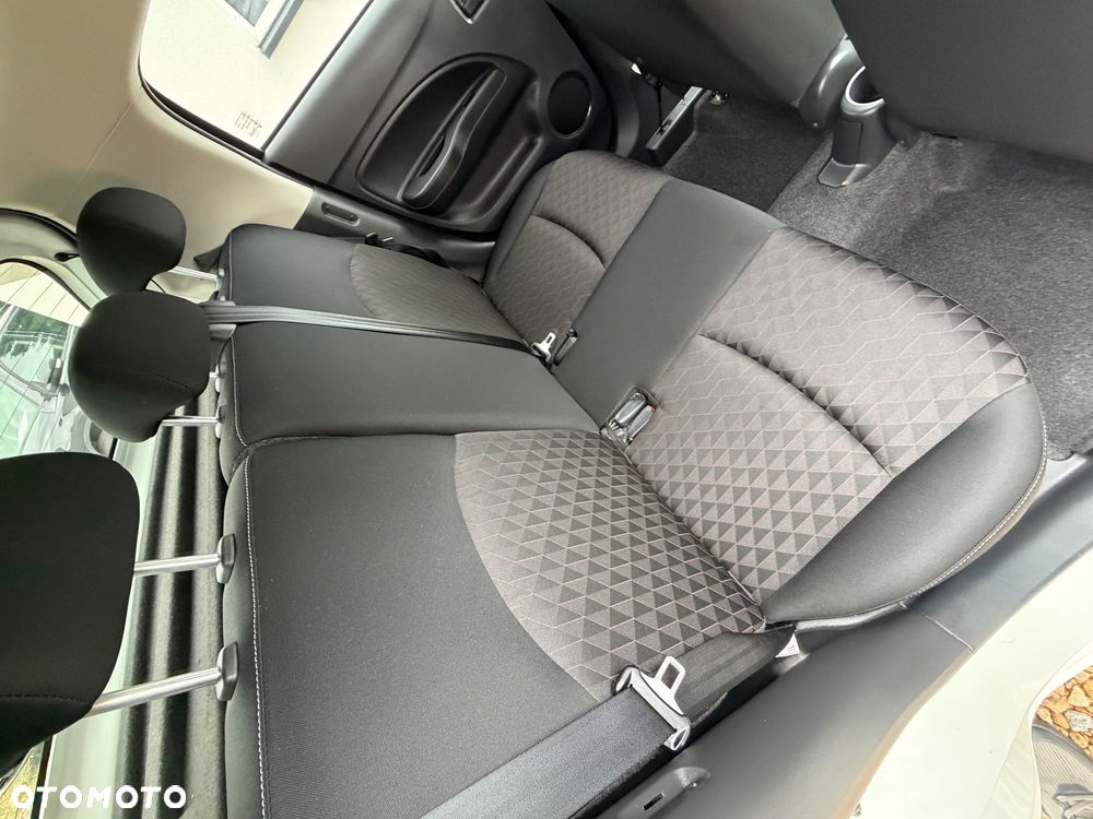 Mitsubishi Space Star - 16