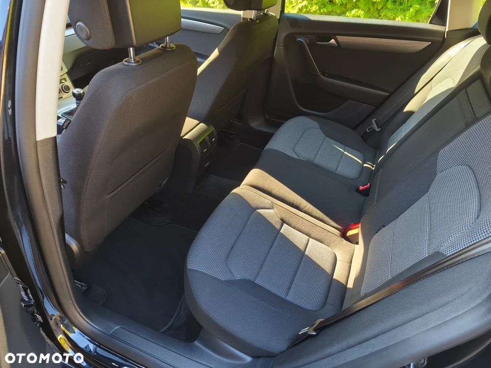 Volkswagen Passat 2.0 TDI BlueMotion Technology Highline - 25
