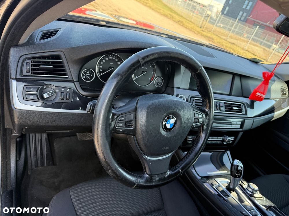 BMW Seria 5 525d xDrive - 8