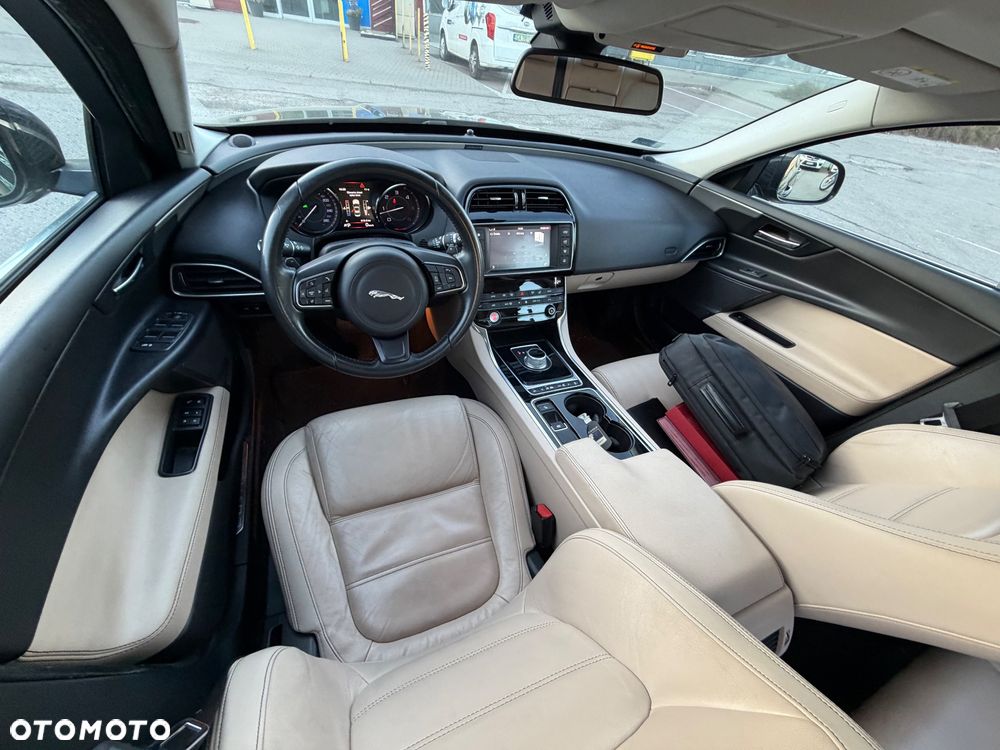 Jaguar XE 2.0 D Prestige - 5