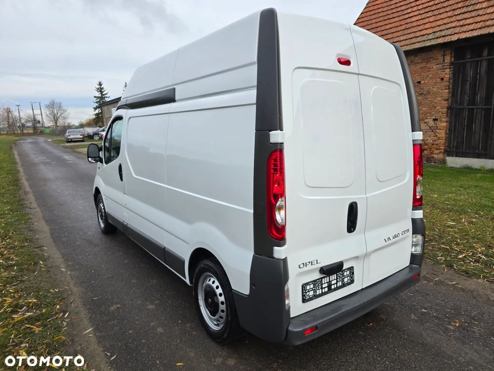 Opel Vivaro - 11