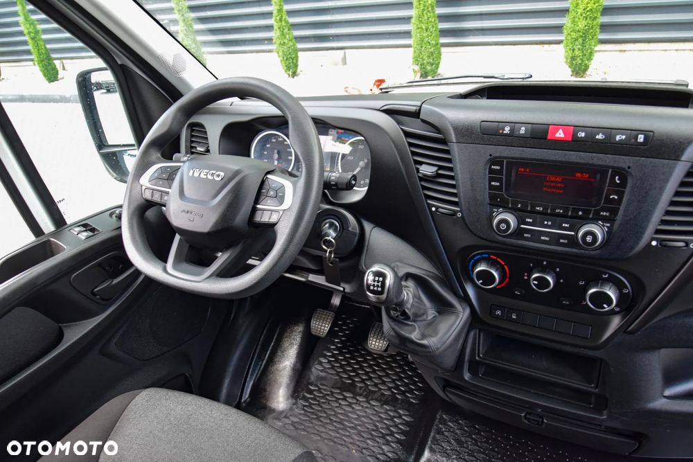 Iveco DAILY 35S12 / 2.3 - 120 KM / DOSTAWCZE / BLASZAK / KLIMA / TEMPOMAT / KLIMA / TRYB CITY / SERWISOWANY / SPROWADZONY Z NIEMIEC - 30