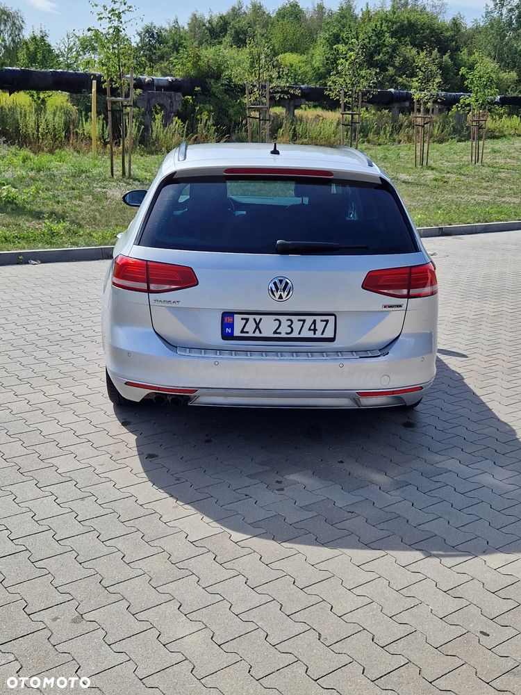 Volkswagen Passat - 4