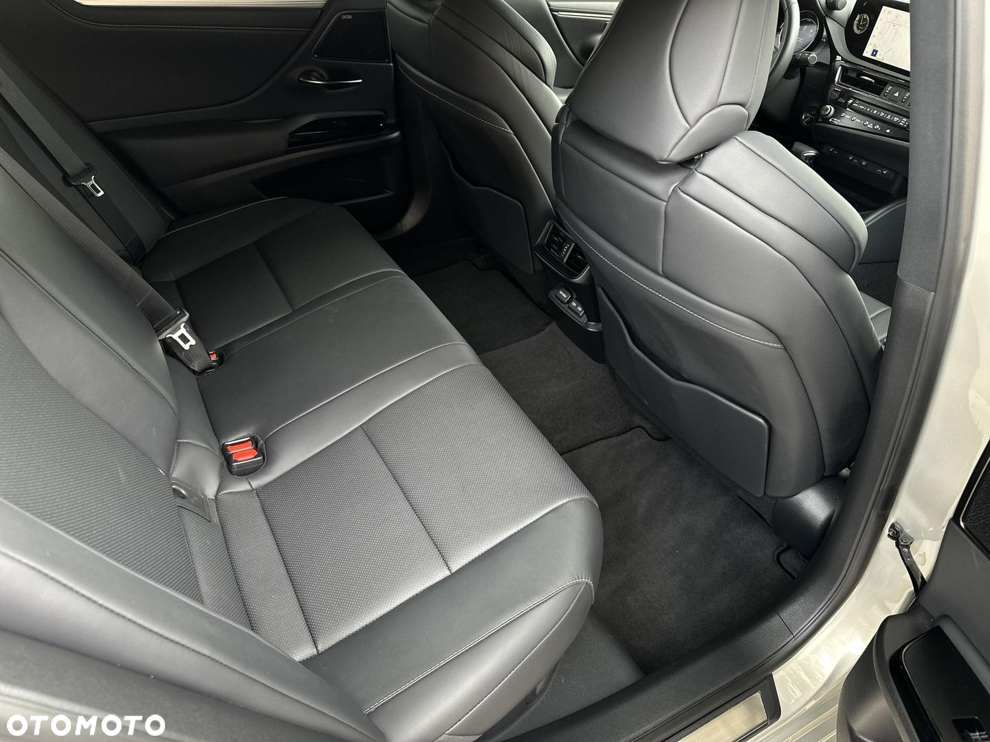 Lexus ES - 11