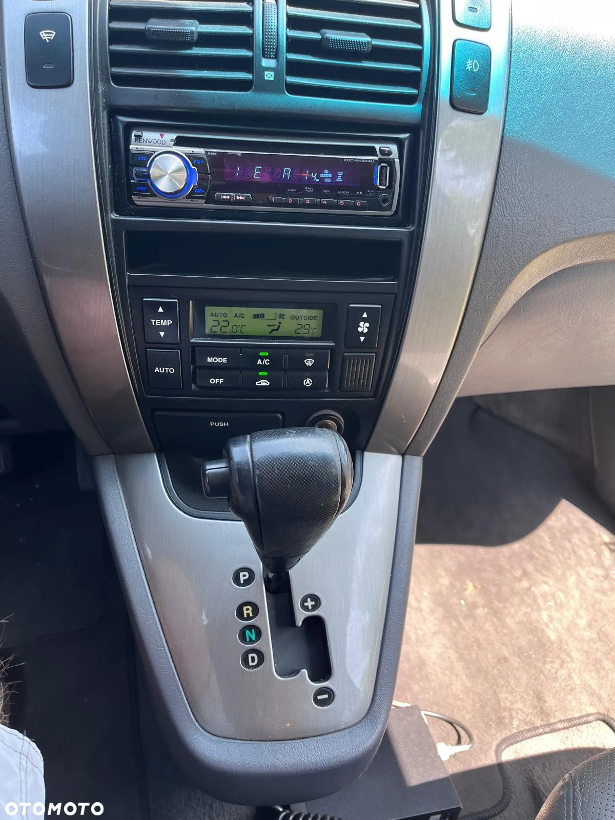 Hyundai Tucson 2.0 CRDi Elegance + - 10
