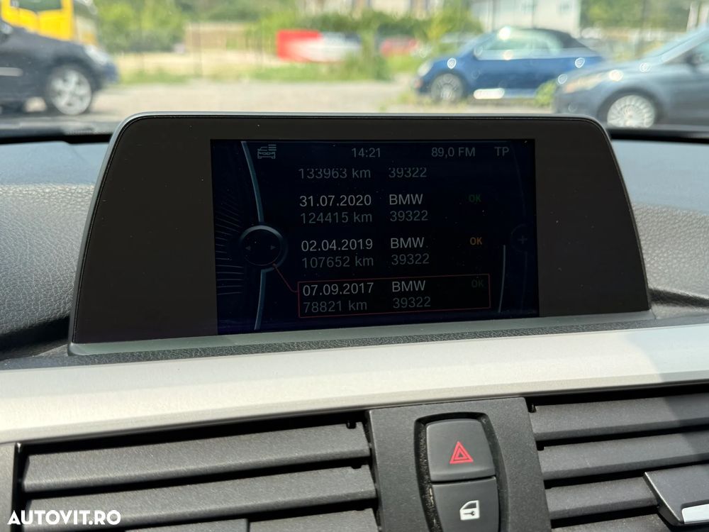 BMW Seria 3 318d Aut. - 29