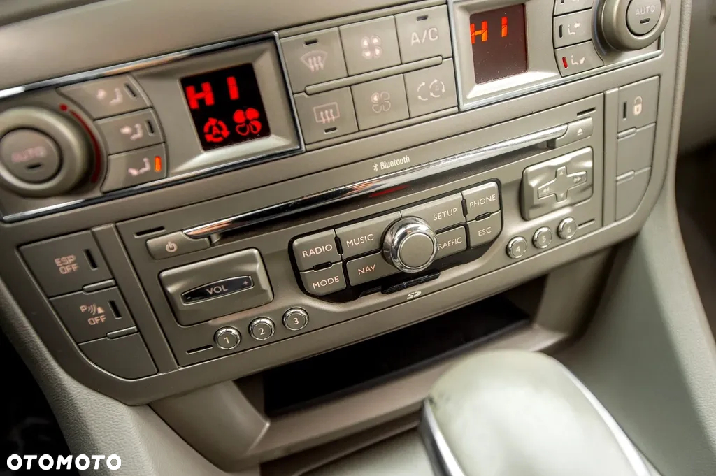 Citroën C5 3.0 HDi V6 Exclusive Equilibre Navi - 32