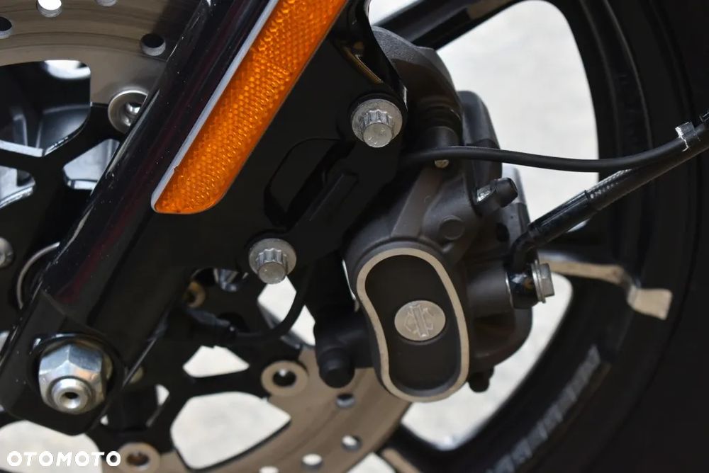 Harley-Davidson Sportster Iron 883 - 33