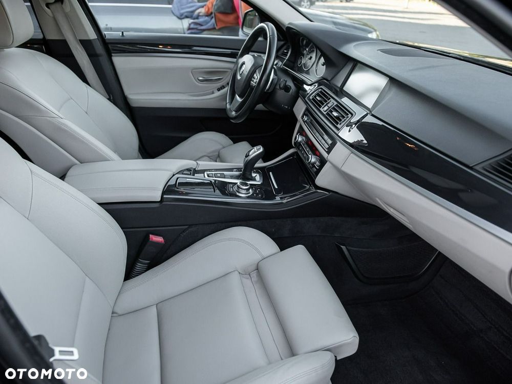 BMW Seria 5 520d Luxury Line - 10