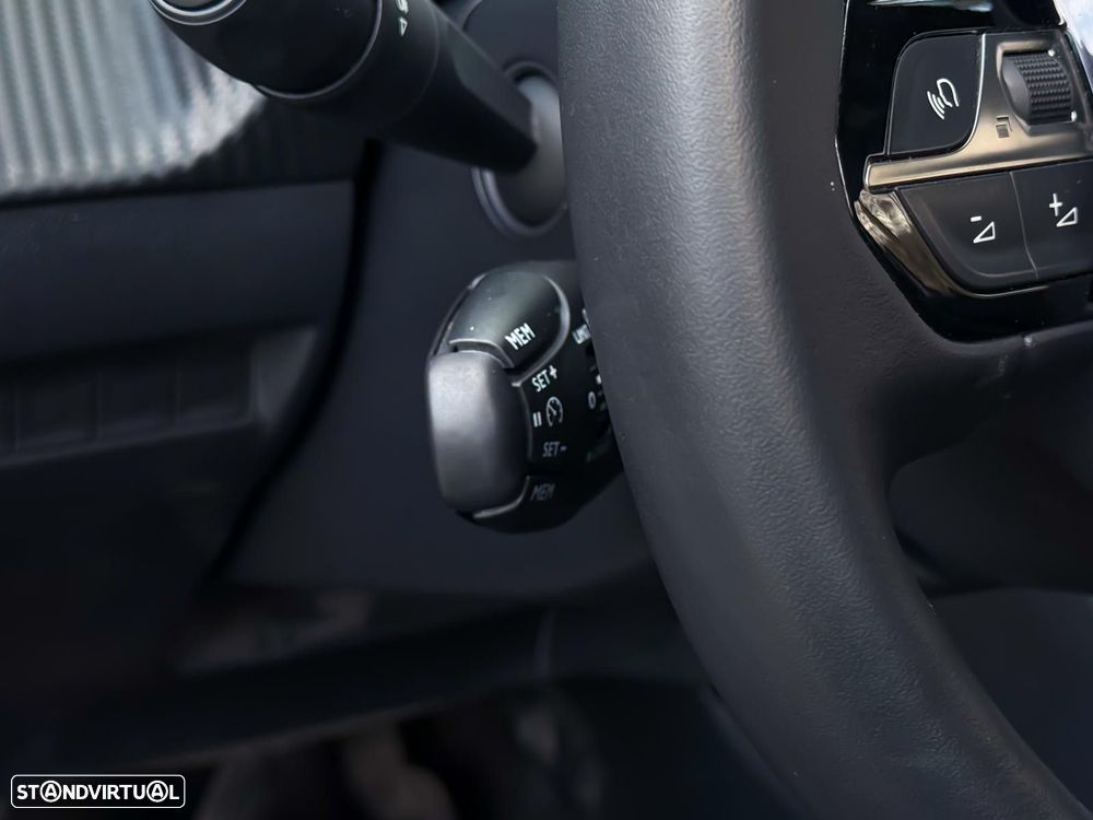 Peugeot 2008 1.2 PureTech Allure - 21