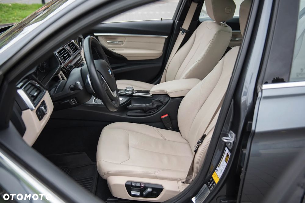 BMW Seria 3 ver-330i-edition-luxury-line-purity - 12