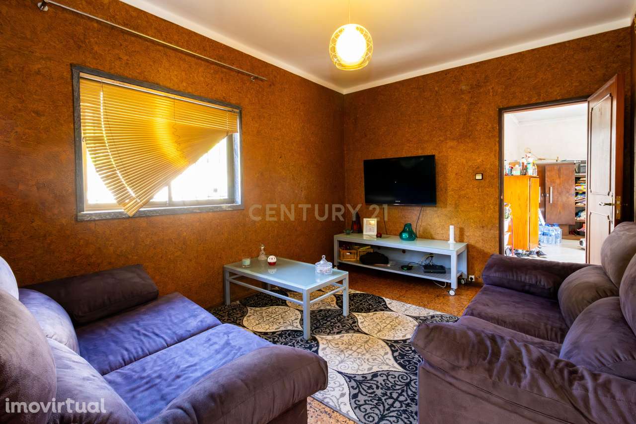 Moradia T4 em Colmeias com Garagem e Terreno – Excelente Oportunidade - Grande imagem: 5/23