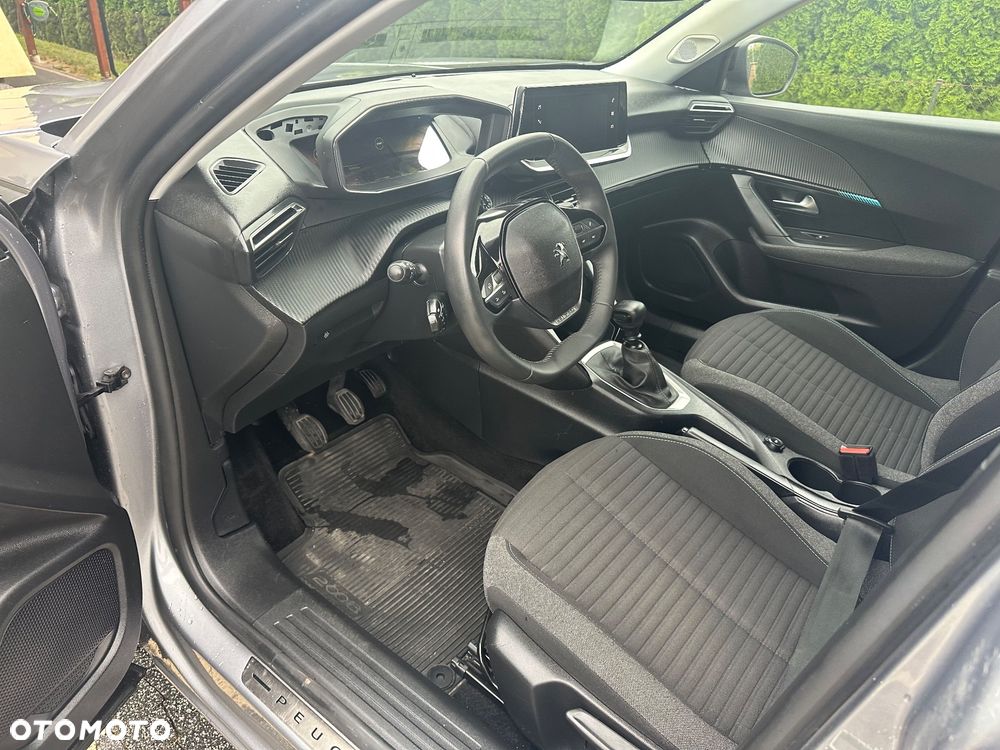 Peugeot 2008 1.2 Pure Tech Allure S&S - 9