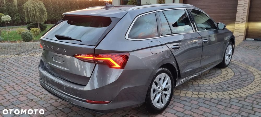 Skoda Octavia Combi 2.0 TDI DSG Style - 5