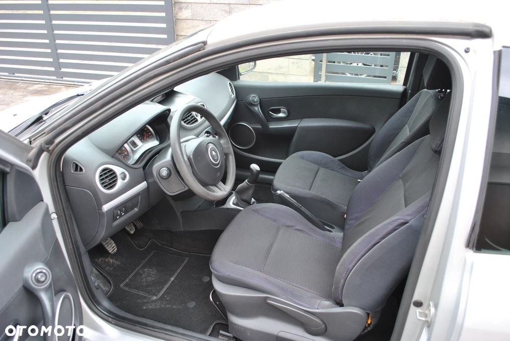 Renault Clio 1.2 16V Exception - 12