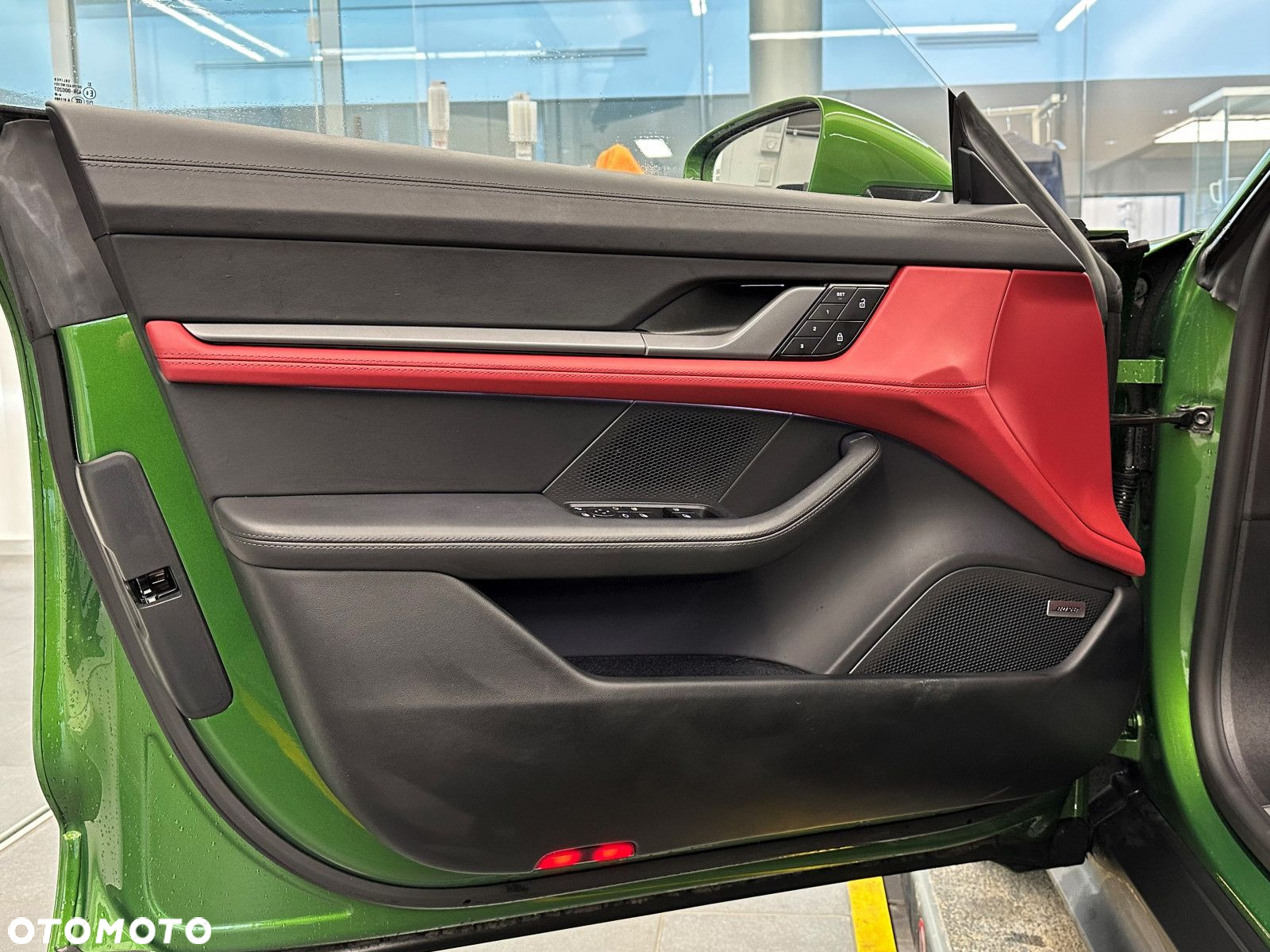 Porsche Taycan - 11