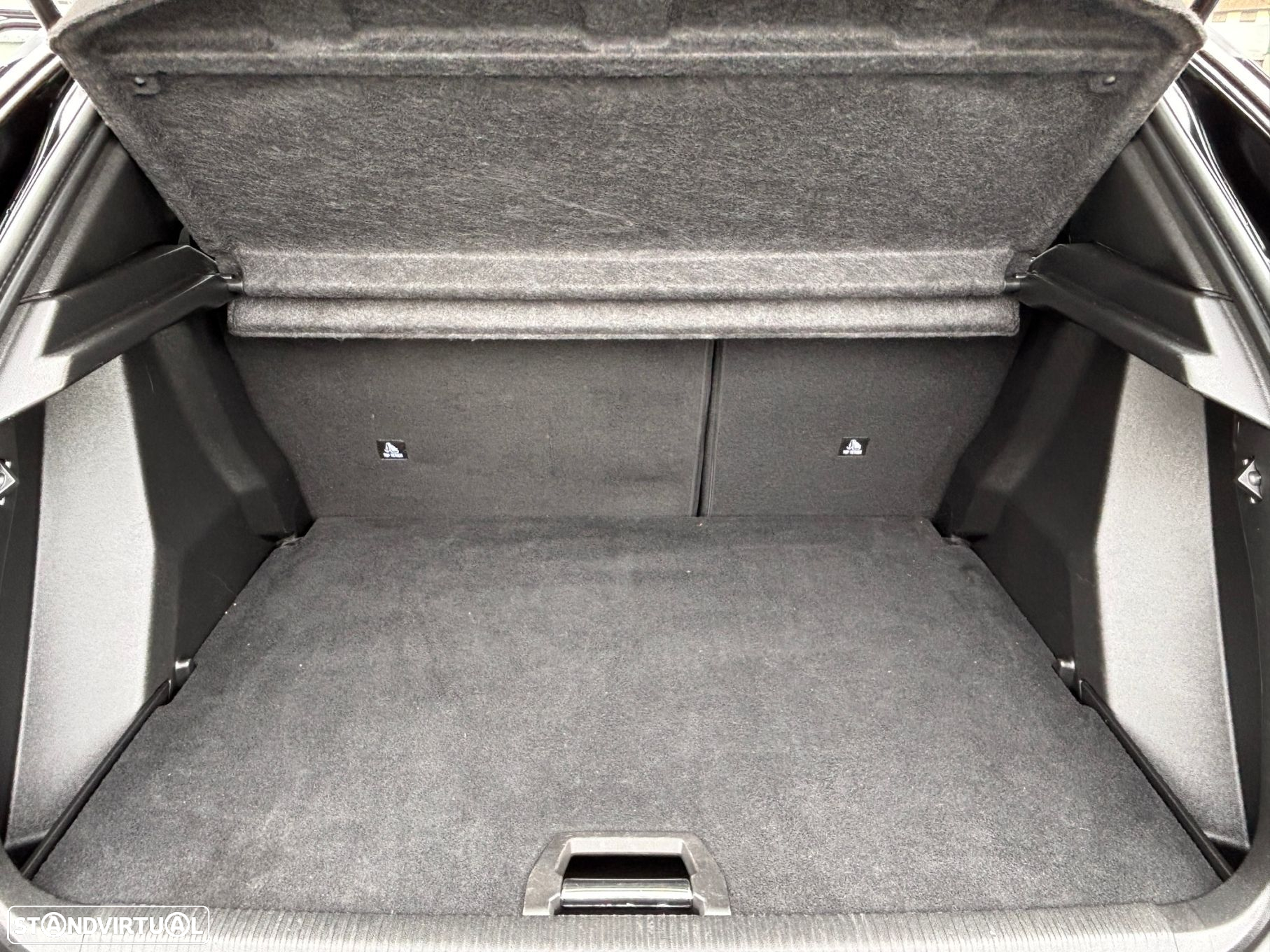 Peugeot 2008 1.2 PureTech Allure Pack EAT8 - 12