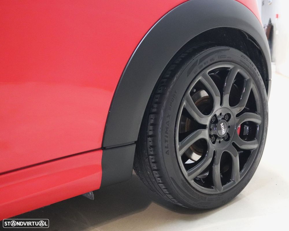 MINI Cabrio John Cooper Works - 35