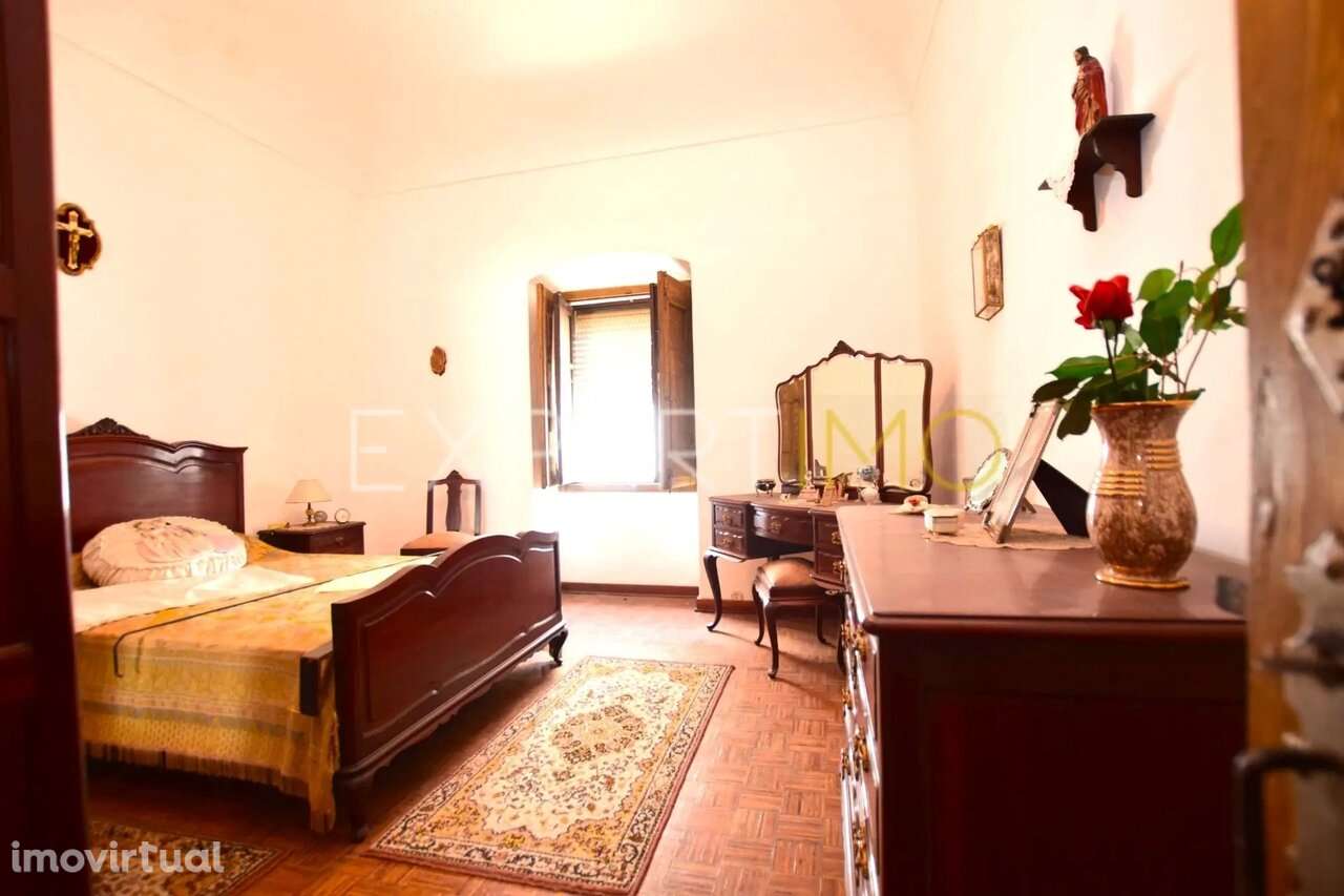 Prédio com 313,20 m2 em Gaveto, na Rua Principal da Vila de Redondo - Grande imagem: 3/25