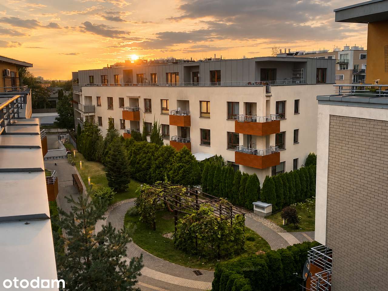 Z własnym dostępem do parku, szybki dojazd do Centrum, nowoczesne.