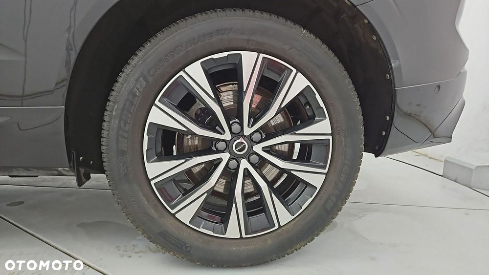 Volvo XC 60 B4 B Plus Dark - 24