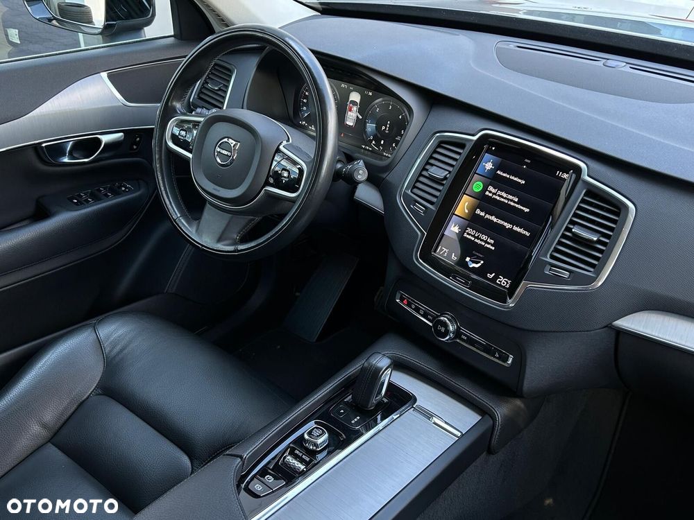 Volvo XC 90 B5 D AWD Momentum Pro - 17