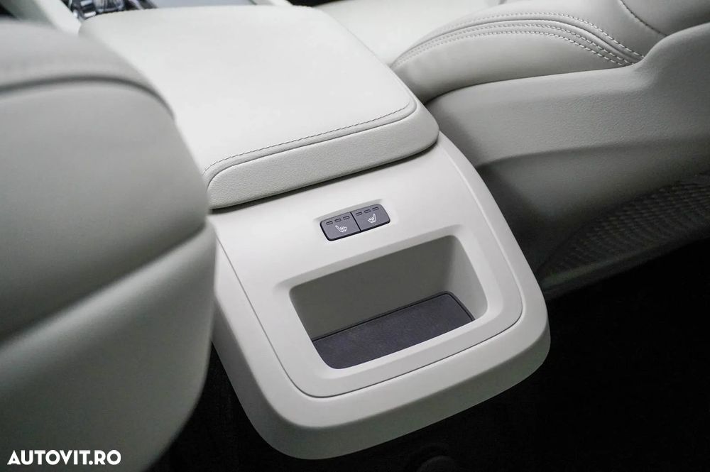 Volvo XC 60 Recharge T8 AWD AT Ultimate Dark - 12