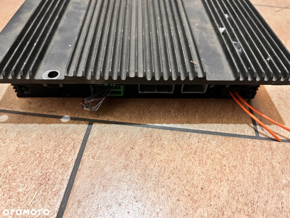 WZMACNIACZ VOLVO 30657512