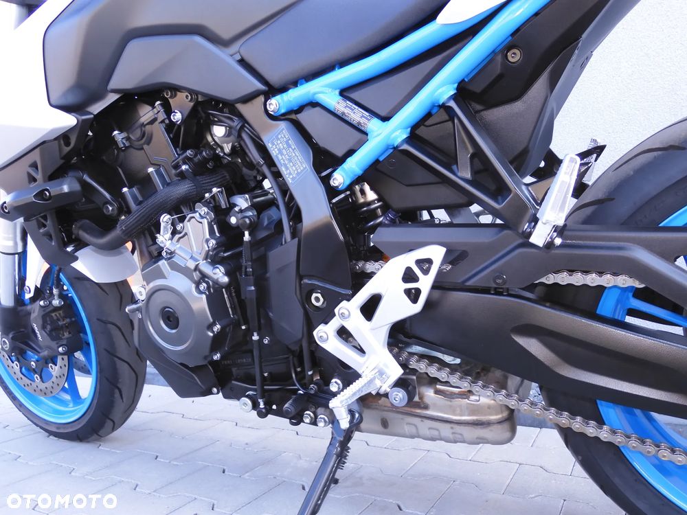 Suzuki GSX - 34