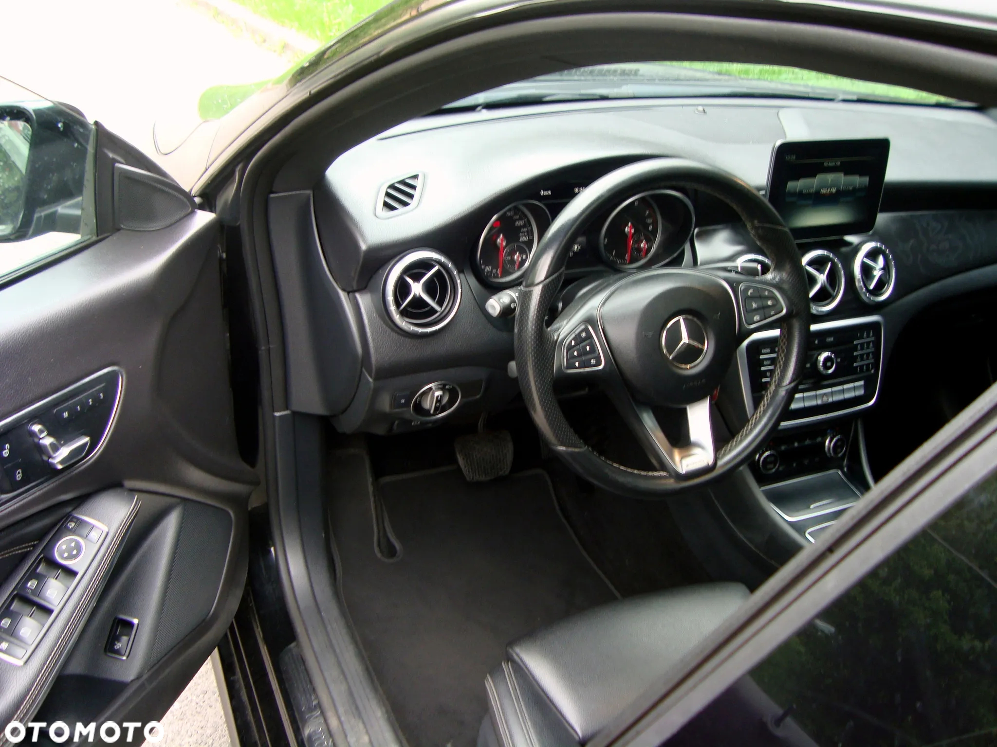 Mercedes-Benz CLA 250 4-Matic AMG Line - 11
