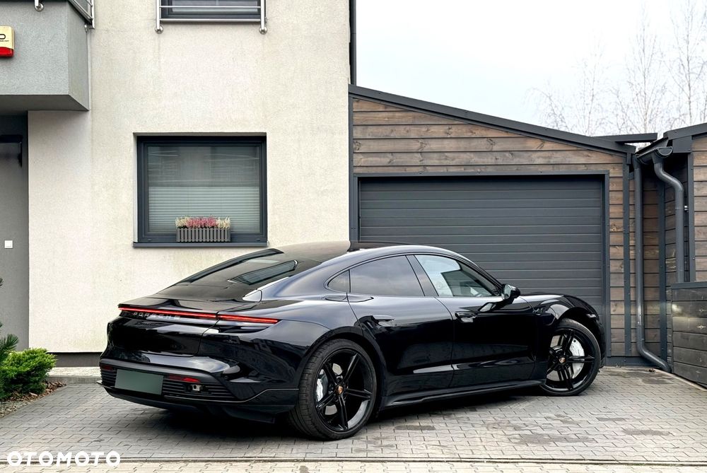 Porsche Taycan - 11