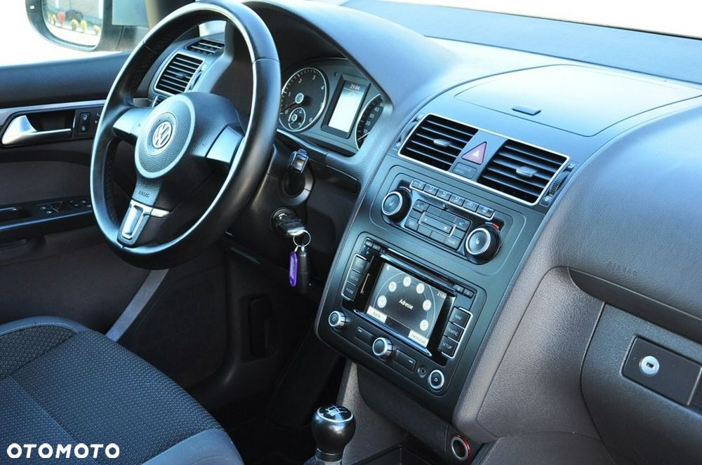 Volkswagen Touran - 27