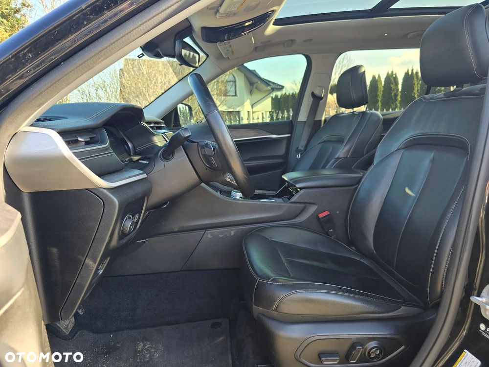 Jeep Grand Cherokee - 30