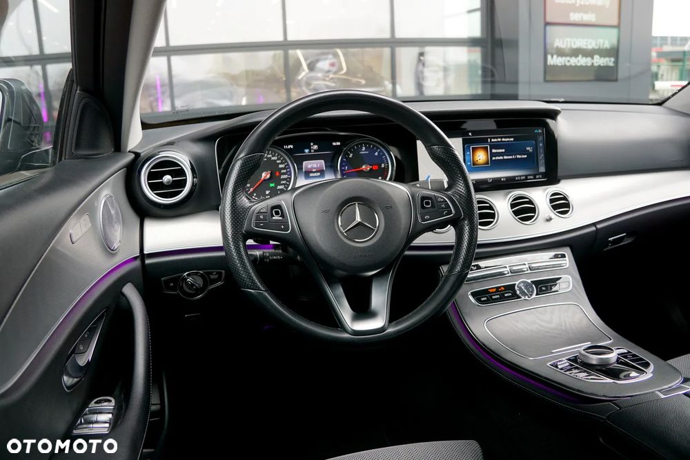 Mercedes-Benz Klasa E 220 d 4-Matic 9G-TRONIC - 24