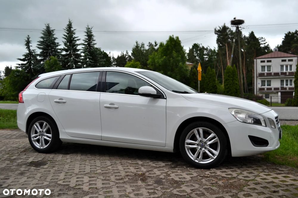 Volvo V60 DRIVe Momentum - 1