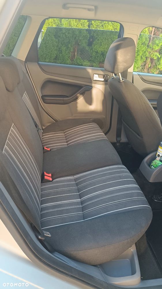 Ford Focus 1.6 16V Ghia - 9