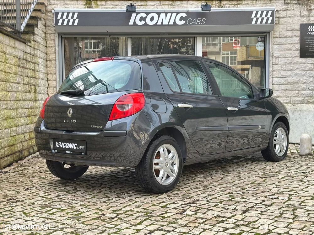Renault Clio 1.2 16V Confort Authentique - 4