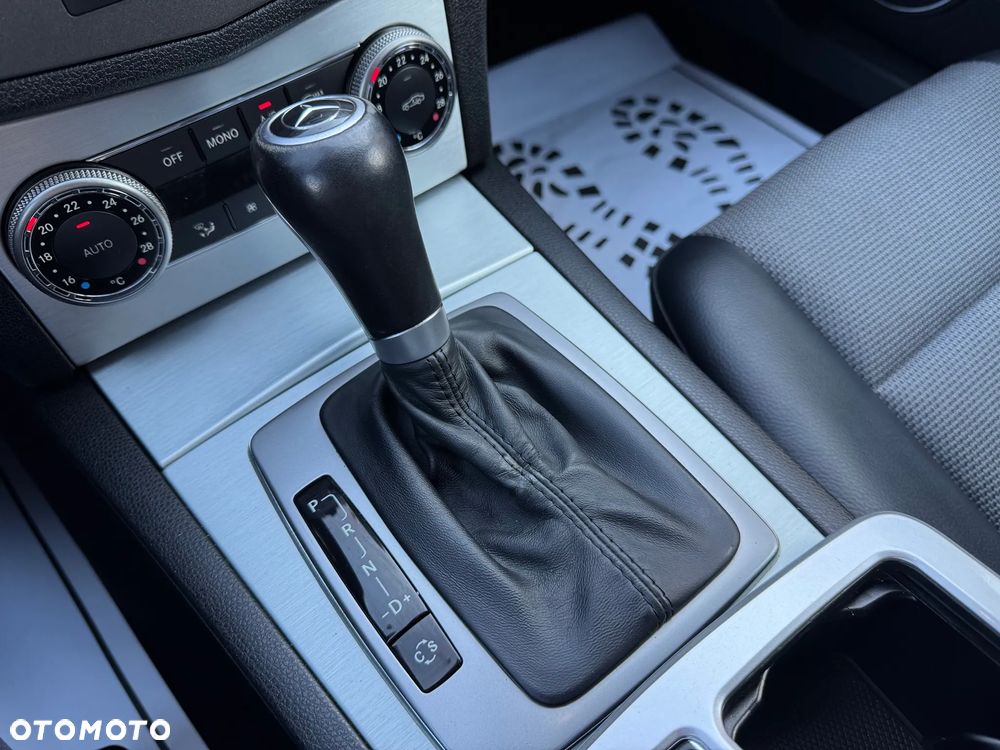 Mercedes-Benz Klasa C 180 T Kompressor Automatik BlueEFFICIENCY Avantgarde - 26