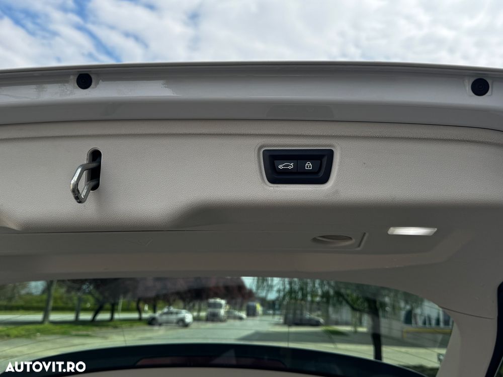 BMW Seria 3 320d xDrive AT MHEV - 12