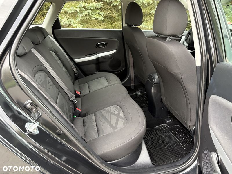 Kia Ceed 1.6 GDI Dream Team Edition - 12